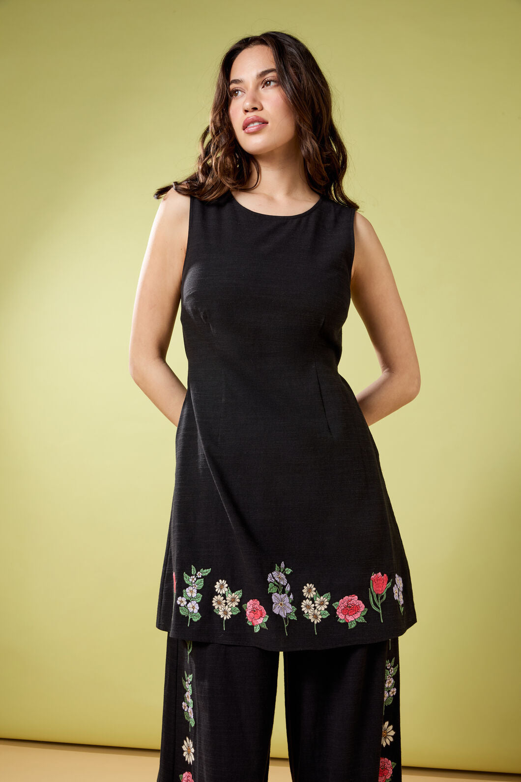 princess highway shift dress Fleur Embroidered – Steve Madden Crawford Halter featuring retro style tulips Kids sports team apparel stores in Katy Size:Petite-0