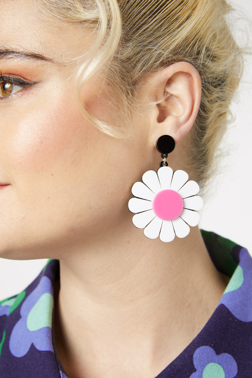 Big hot sale daisy earrings