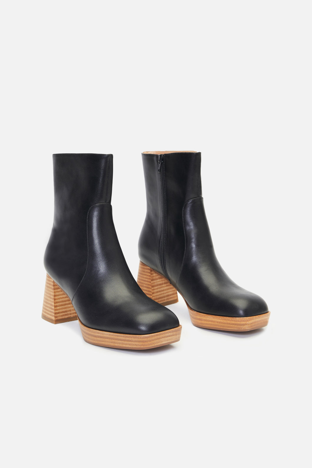 Boots with wooden heel hotsell